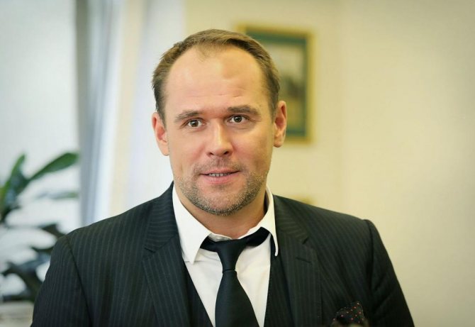 Актер Максим Аверин