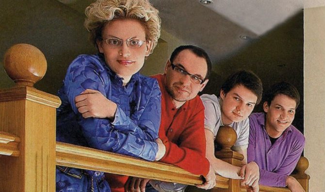 Елена Малышева с мужем и детьми