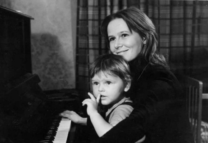 Евгения Симонова стала второй женой режиссера