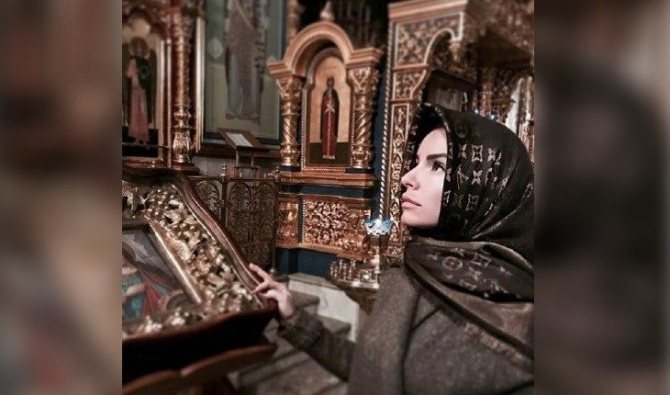 Певица вернулась в православие