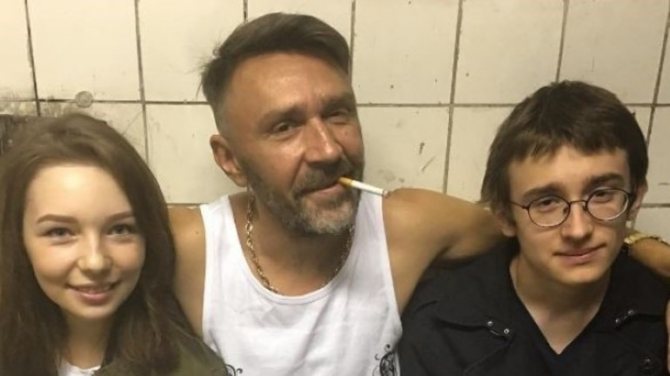 Питерский бунтарь активно общается со своими детьми